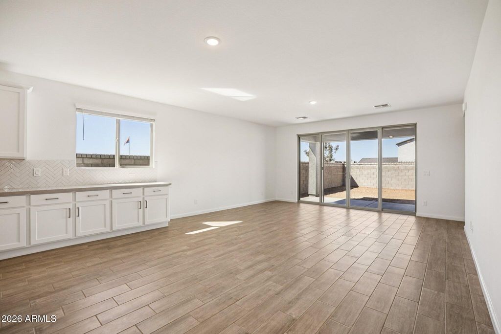 Image 7 of property listing at 32094 N BUCKAROO Road, San Tan Valley, AZ 85140