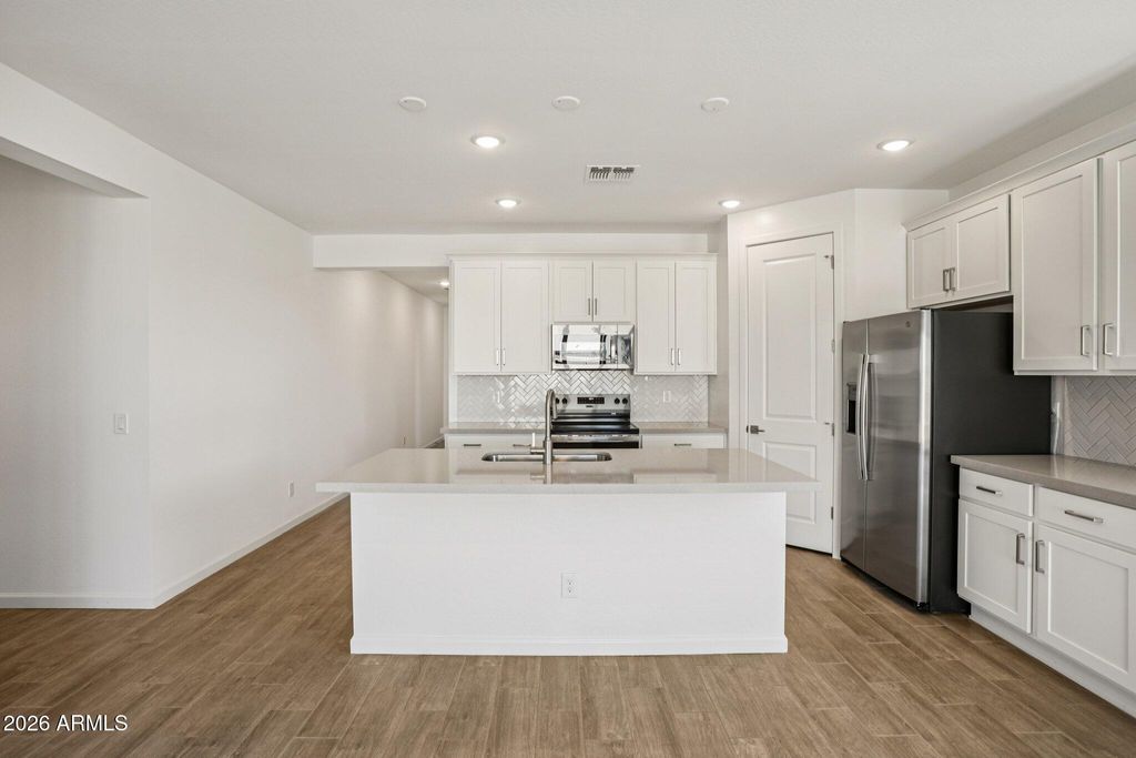 Image 9 of property listing at 32094 N BUCKAROO Road, San Tan Valley, AZ 85140