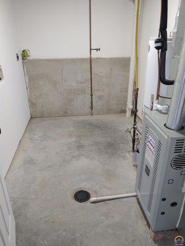500 S Summit ST, Mclouth, KS 66054