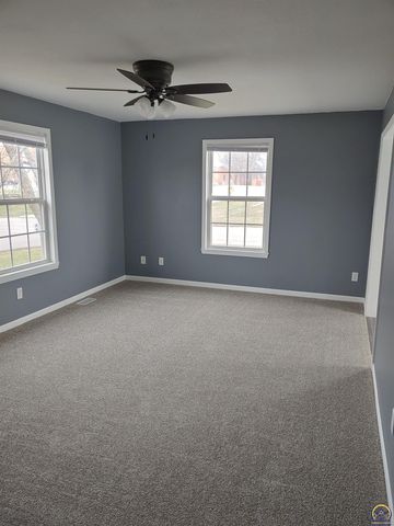 500 S Summit ST, Mclouth, KS 66054