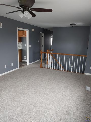 500 S Summit ST, Mclouth, KS 66054
