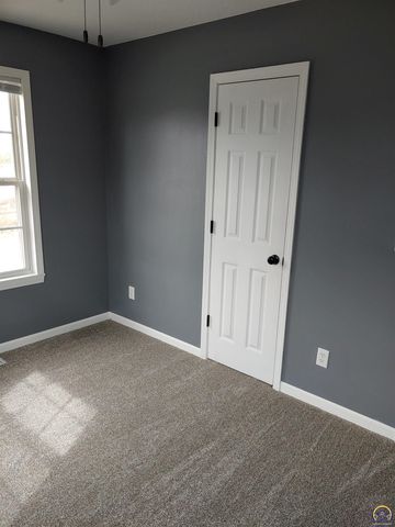 500 S Summit ST, Mclouth, KS 66054