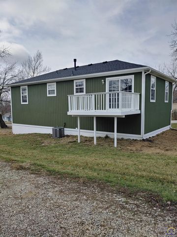 500 S Summit ST, Mclouth, KS 66054