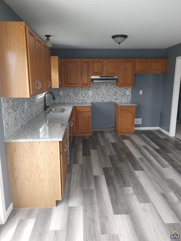 500 S Summit ST, Mclouth, KS 66054