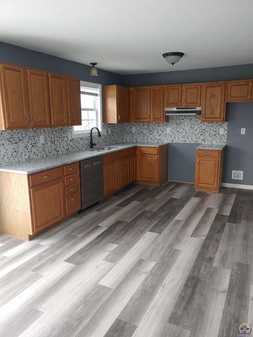 500 S Summit ST, Mclouth, KS 66054