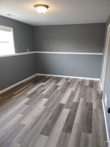 500 S Summit ST, Mclouth, KS 66054