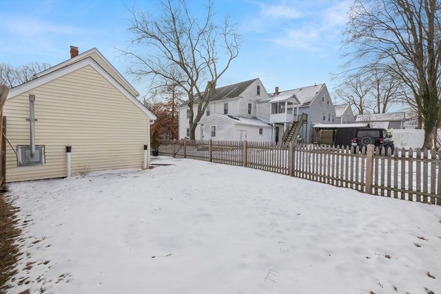 11 Central St, Georgetown, MA 01833