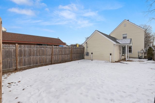 11 Central St, Georgetown, MA 01833