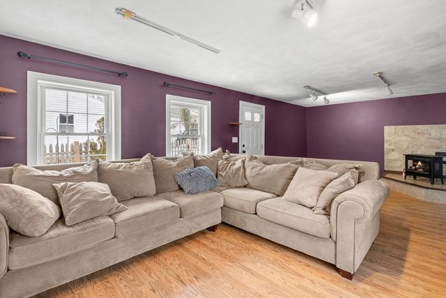 11 Central St, Georgetown, MA 01833