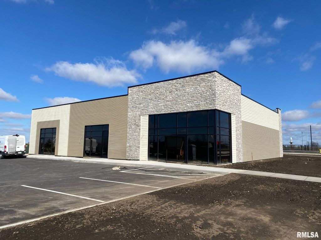 6792-6798 FRIENDSHIP Path, Bettendorf, IA 52722