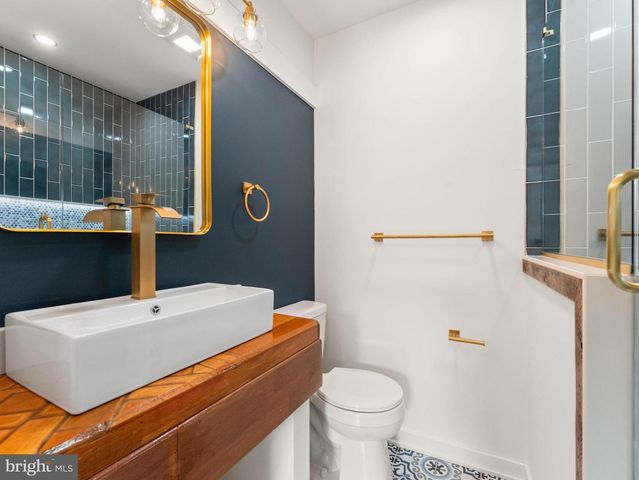 1809 S CHADWICK ST, Philadelphia, PA 19145
