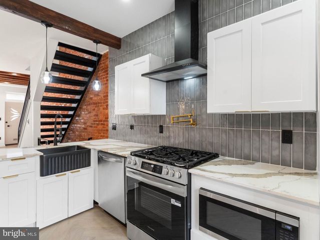 1809 S CHADWICK ST, Philadelphia, PA 19145