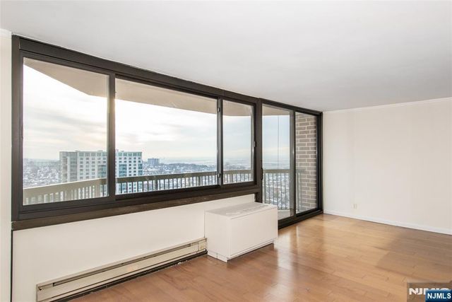 770 Anderson Avenue 19R, Cliffside Park, NJ 07010