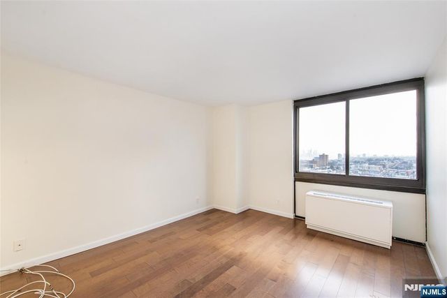 770 Anderson Avenue 19R, Cliffside Park, NJ 07010