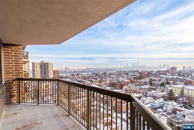 770 Anderson Avenue 19R, Cliffside Park, NJ 07010