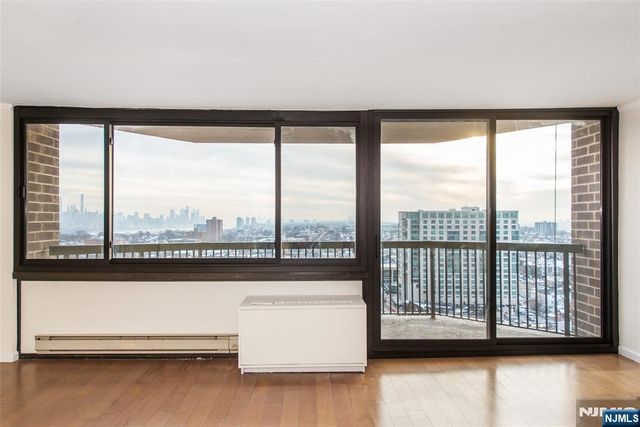 770 Anderson Avenue 19R, Cliffside Park, NJ 07010