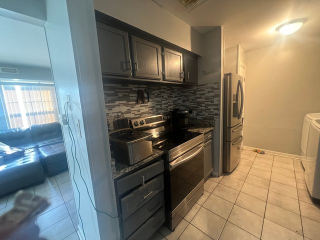 1395 S Glen Circle, Aurora, IL 60506