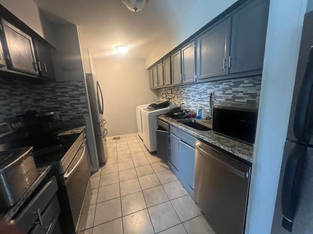 1395 S Glen Circle, Aurora, IL 60506