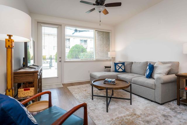 200 Manufacturers Road Apt 219, Chattanooga, TN 37405