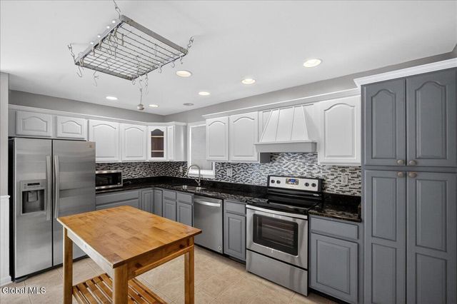 23 Victoria Way, Albany, NY 12209