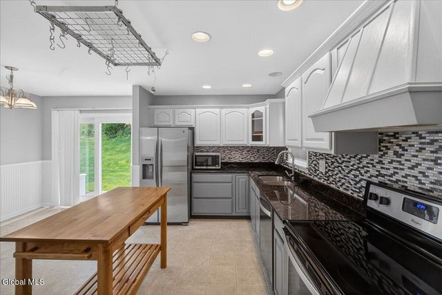 23 Victoria Way, Albany, NY 12209