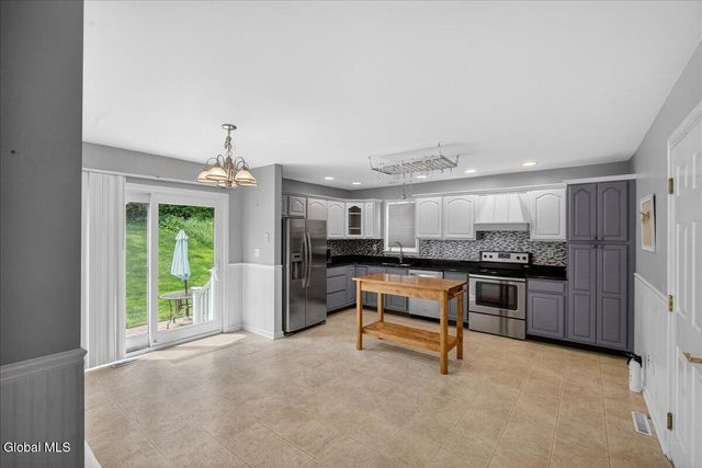 23 Victoria Way, Albany, NY 12209