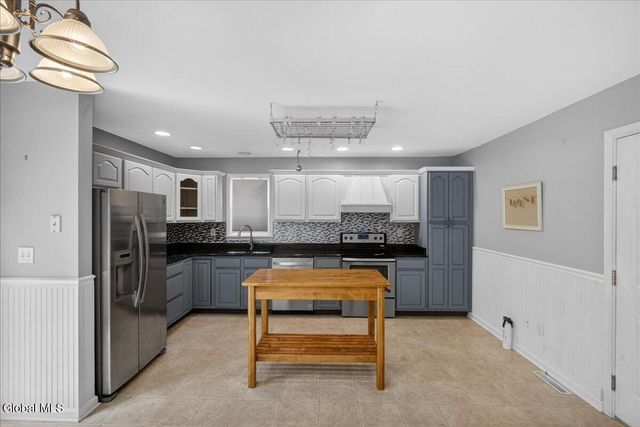 23 Victoria Way, Albany, NY 12209