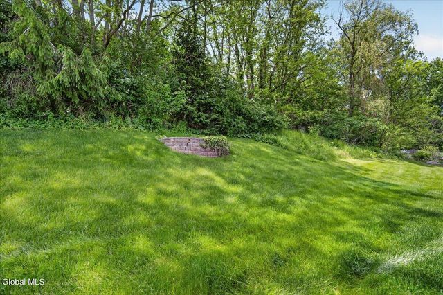23 Victoria Way, Albany, NY 12209