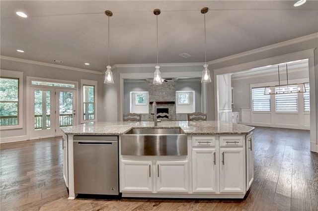 925 Settles Creek Way, Suwanee, GA 30024