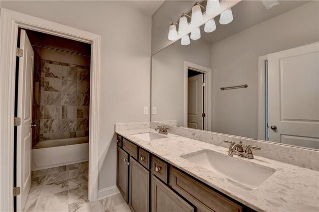 925 Settles Creek Way, Suwanee, GA 30024