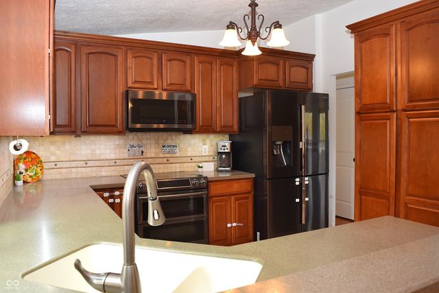 8059 Harvest Lane, Indianapolis, IN 46256