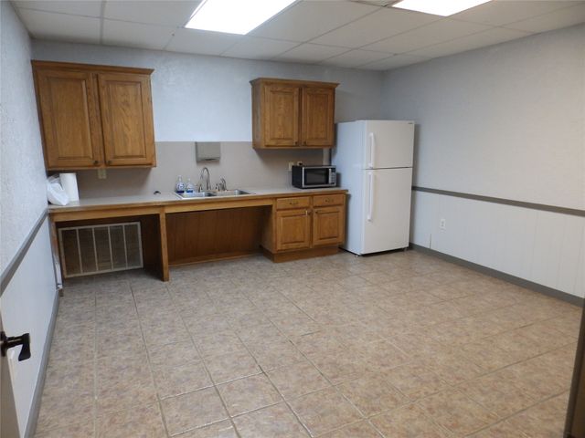 2005 Tile Factory Road, Palestine, TX 75801