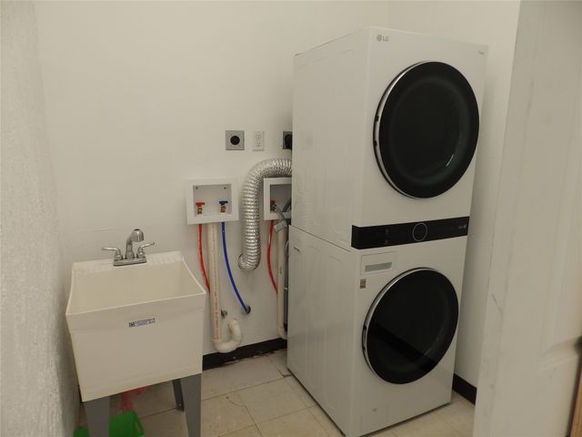 2005 Tile Factory Road, Palestine, TX 75801