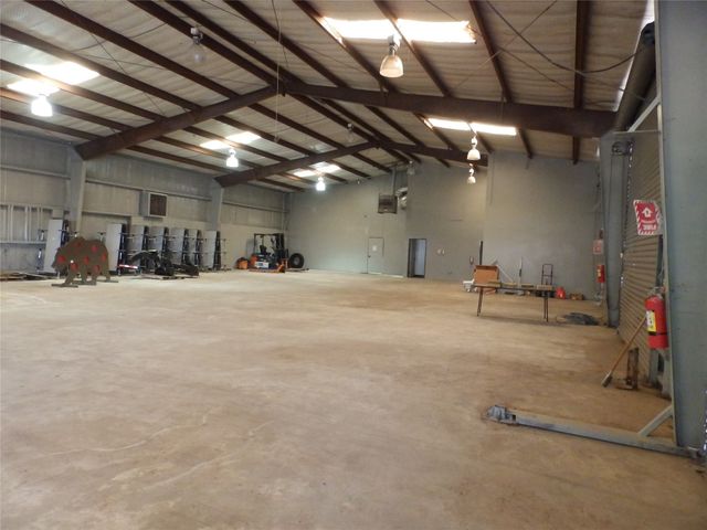 2005 Tile Factory Road, Palestine, TX 75801