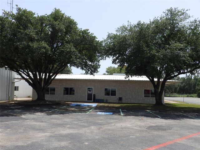 2005 Tile Factory Road, Palestine, TX 75801