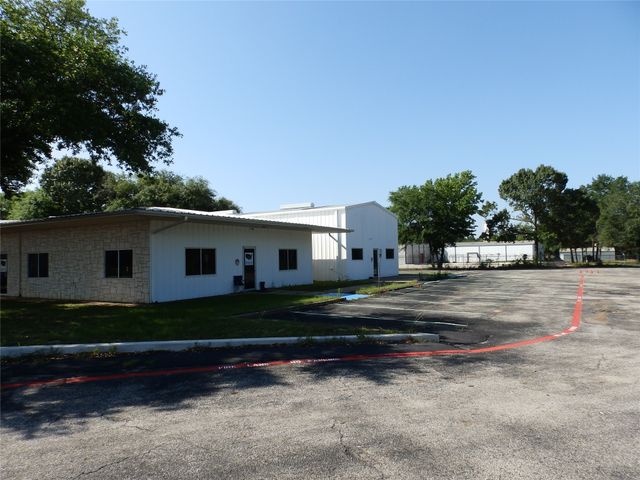 2005 Tile Factory Road, Palestine, TX 75801