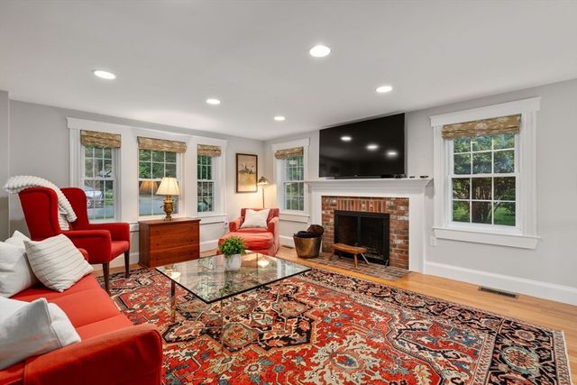 8 Avon Rd, Wellesley, MA 02482