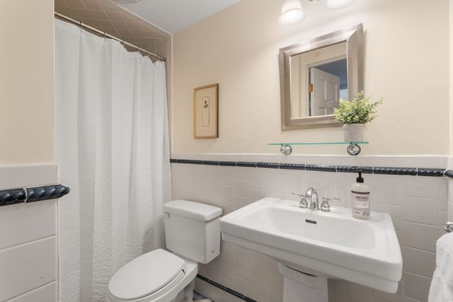 8 Avon Rd, Wellesley, MA 02482