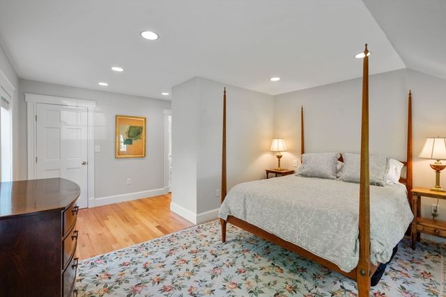 8 Avon Rd, Wellesley, MA 02482