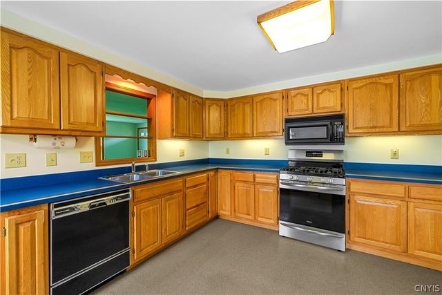 65 Sherrill Lane, New Hartford, NY 13413