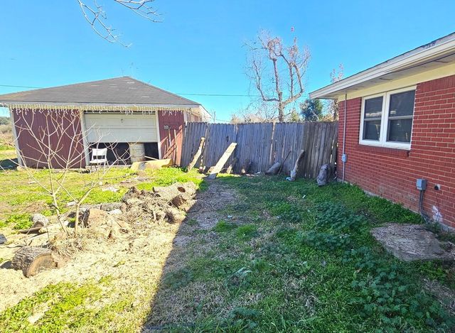 402 Sailfish Street, Jones Creek, TX 77541