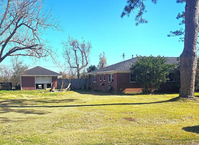 402 Sailfish Street, Jones Creek, TX 77541