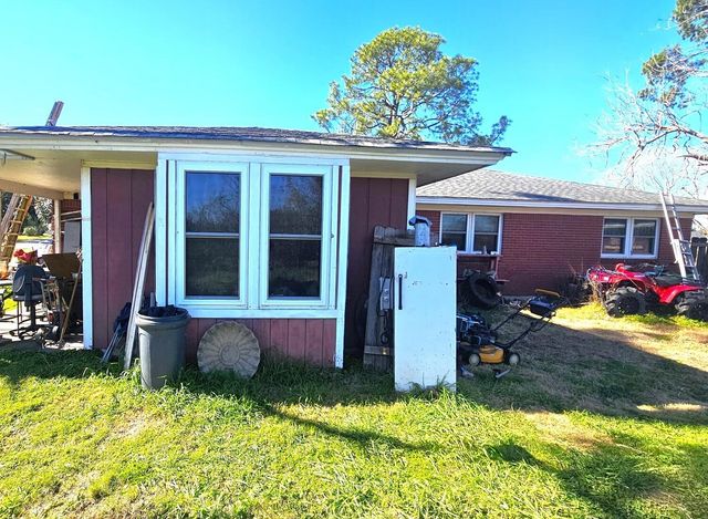 402 Sailfish Street, Jones Creek, TX 77541