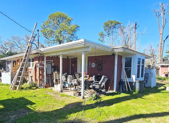 402 Sailfish Street, Jones Creek, TX 77541