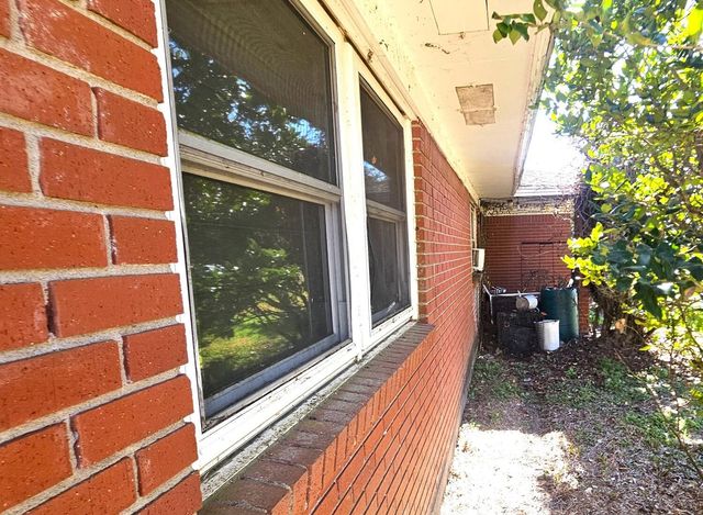 402 Sailfish Street, Jones Creek, TX 77541