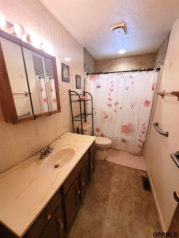 410 Robinson Avenue, Bellevue, NE 68005