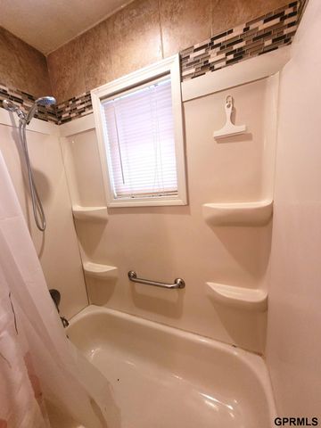 410 Robinson Avenue, Bellevue, NE 68005