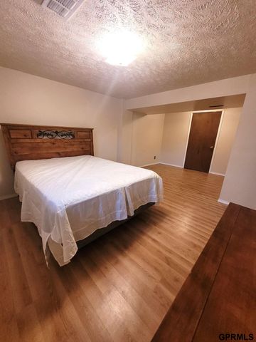 410 Robinson Avenue, Bellevue, NE 68005