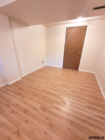 410 Robinson Avenue, Bellevue, NE 68005