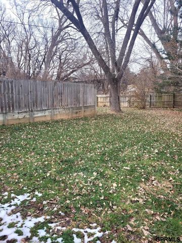 410 Robinson Avenue, Bellevue, NE 68005